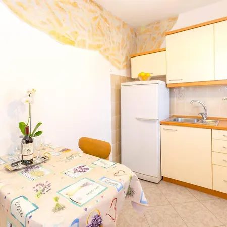 With Parking Space - 27679 Apartamento Medulin